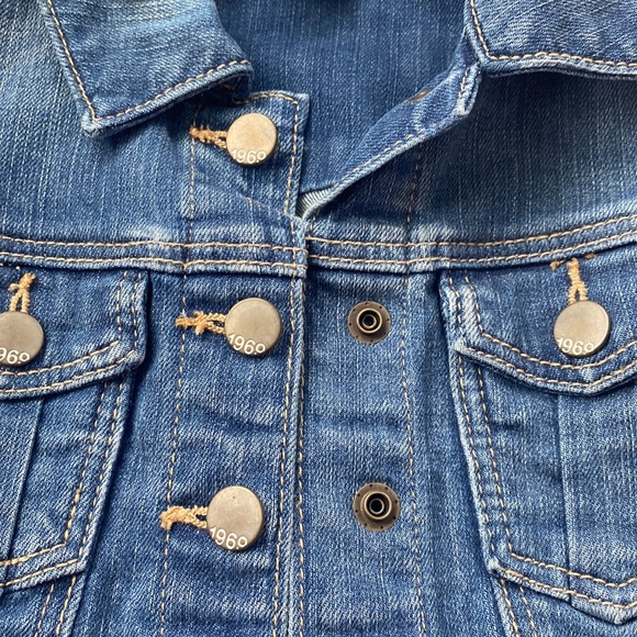 Like new baby gap jean jacket sz 3 toddler - Picture 3 of 3